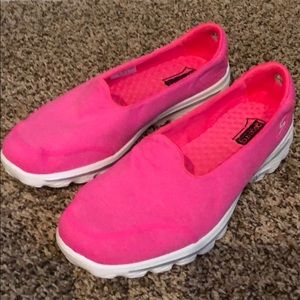 Skechers Gogo Mat bright pink sneakers